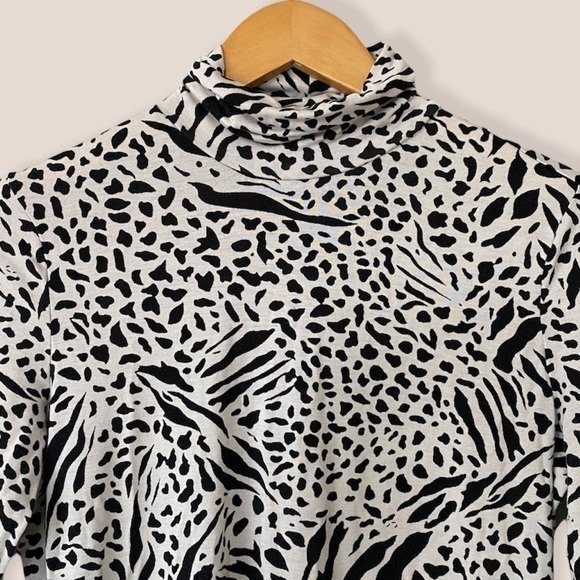 H&M Black & White Leopard Turtleneck Top - Picture 6 of 7